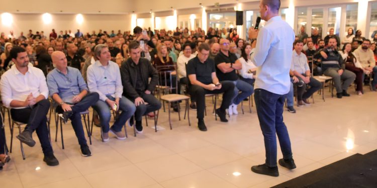 Douglas Ruas leva ao interior propostas para enfrentar o avanço do crime organizado