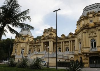 Governo do RJ exonera comissionados de autarquia alvo de investigação do MP