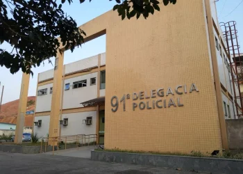 Funcionária denuncia patrão por importunação sexual em Valença; ele tinha cocaína e R$ 950 em notas falsas