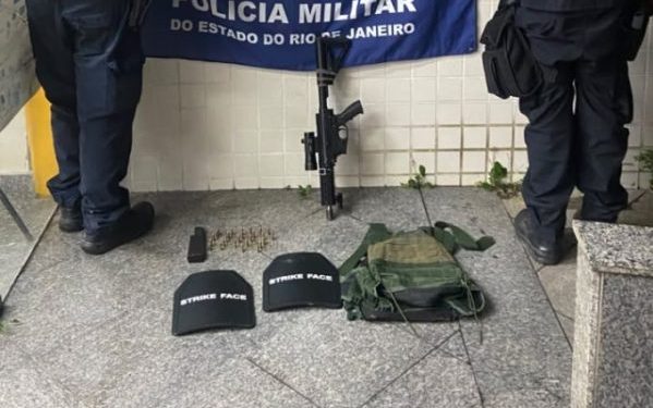 Adolescente é apreendido com submetralhadora em Itatiaia