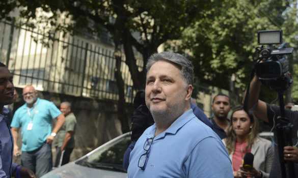 TRE-RJ proíbe Garotinho de participar de propaganda e debates
