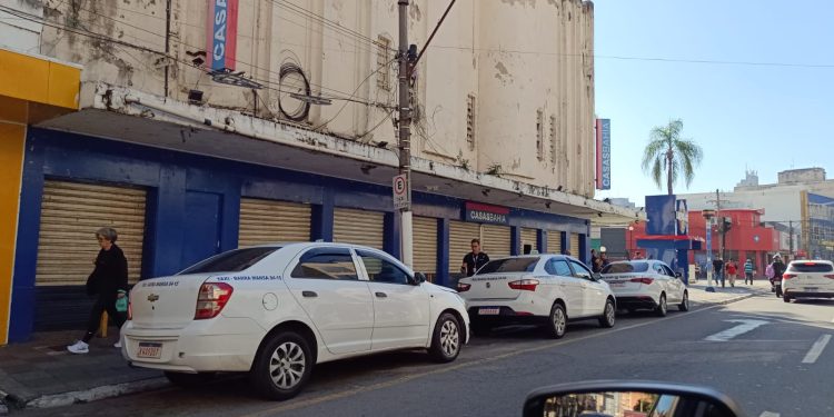 Crise da Casas Bahia coloca lojas e empregos do Sul Fluminense em alerta