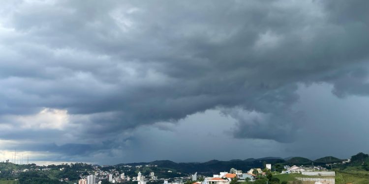 Barra Mansa entra em estado de atenção por risco de rajadas de vento