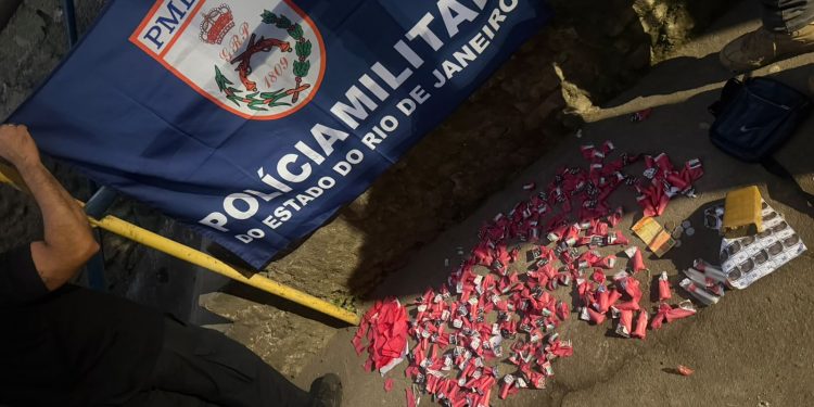Homem é preso com drogas durante operação da PM em Volta Redonda