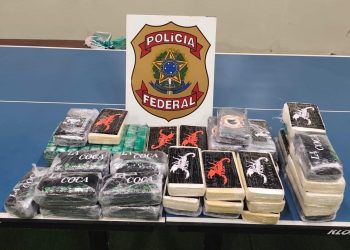 PF e PRF apreendem 52 kg de cocaína escondidos em carro na RJ-106