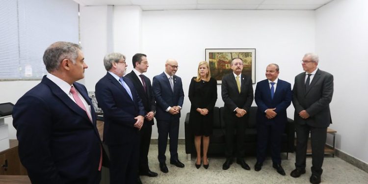 OAB-RJ e TCE-RJ firmam parceria para oferecer capacitação gratuita e inauguram Sala da Advocacia