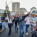 Eduardo Paes faz caminhada em Barra do Piraí ao lado da prefeita Katia Miki