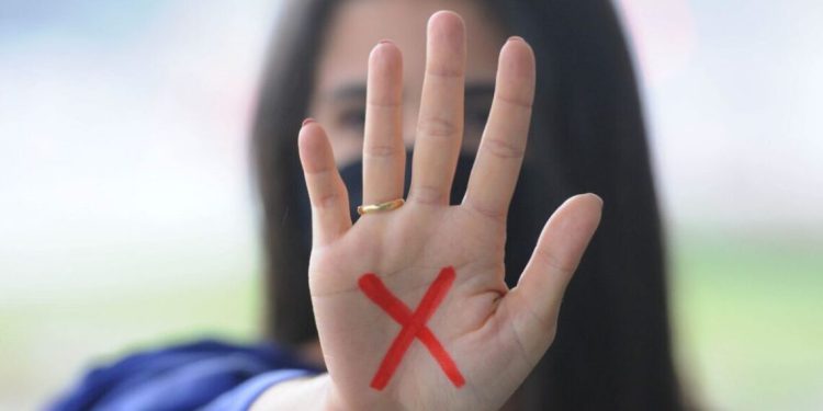 Lei Maria da Penha chega aos 20 anos entre avanços na proteção e desafios no combate à violência