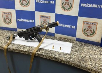 Jovem é preso com metralhadora em Barra Mansa