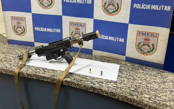 Jovem é preso com metralhadora em Barra Mansa