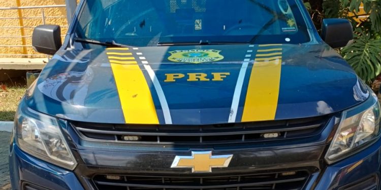 PRF prende 10 pessoas e apreende 115 kg de drogas no Sul do Rio