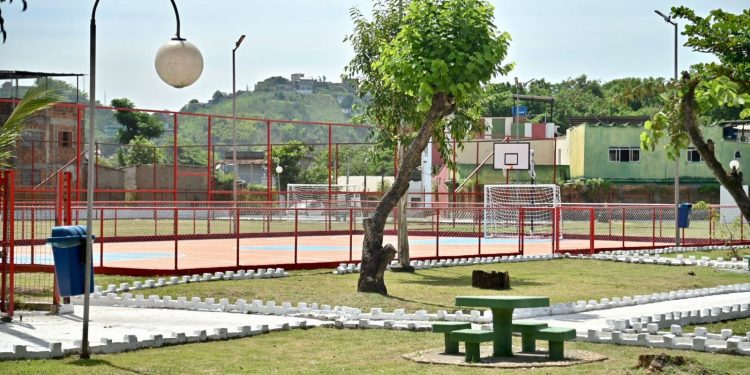 ‘Bem Debaixo do Nariz’ leva teatro infantil gratuito ao bairro Saudade em Barra Mansa