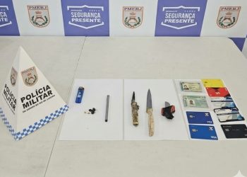 Homem é preso com drogas, armas e documentos em rodoviária de Volta Redonda