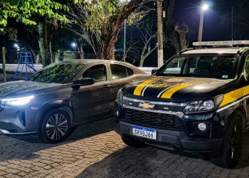 PRF recupera carro avaliado em R$ 113 mil na Dutra, em Resende