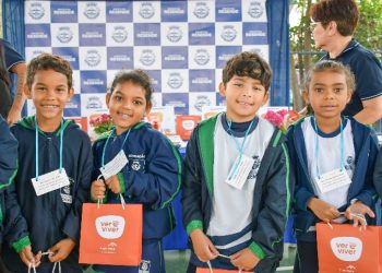 Resende entrega 237 óculos a alunos da rede municipal