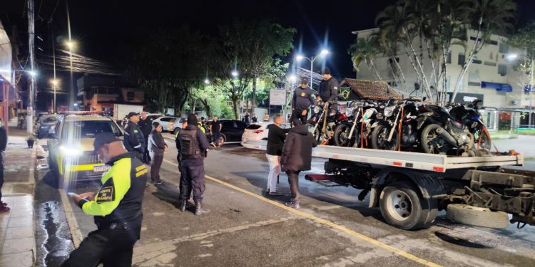 Choque de Ordem apreende 8 motos em Angra dos Reis