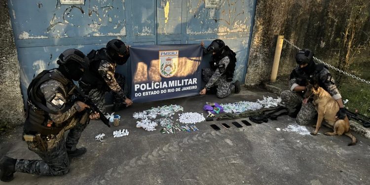 Tiroteio, drogas e barricadas marcam operação do BAC na Vila Delgado