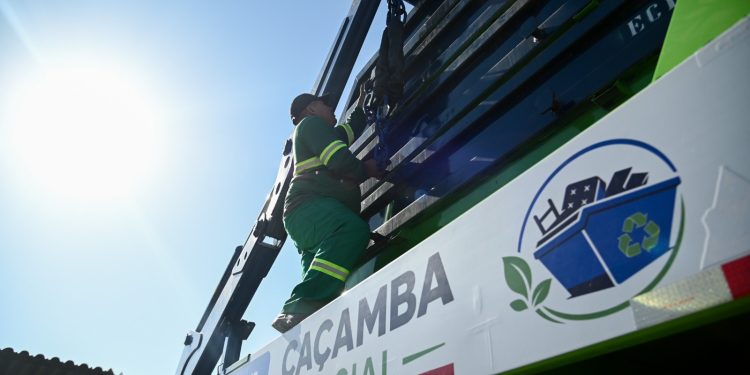 Furlani lança Programa Caçamba Social em Barra Mansa