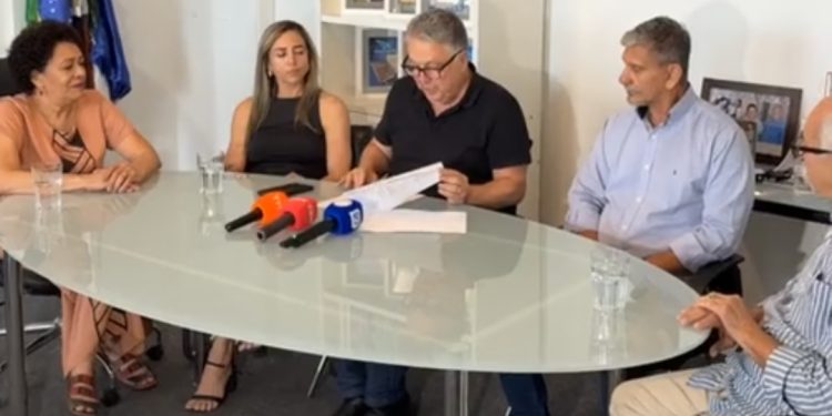 Garotinho anuncia major Elaine Gonçalves como vice na disputa pelo Governo do Rio