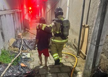 Incêndio em casa de acumuladores em Volta Redonda mata 11 cães e deixa duas pessoas feridas