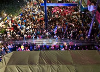 Fernando Jordão e Célia Jordão fazem caminhada e comício em Angra