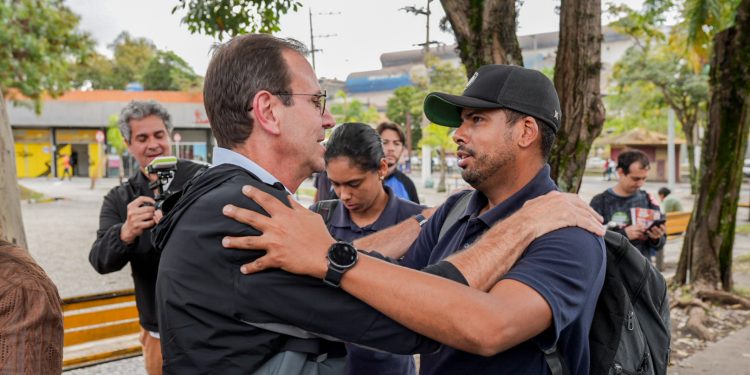 Paes visita Volta Redonda com promessa de atrair investimentos