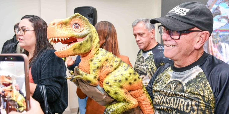 Resende anuncia parque ‘Mundo dos Dinossauros – Terra dos Gigantes’