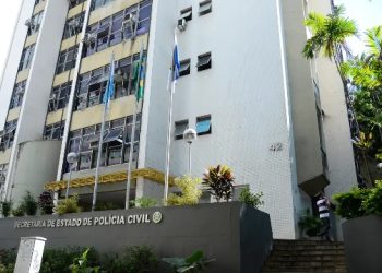 Polícia do Rio faz operação para prender integrantes do Comando Vermelho