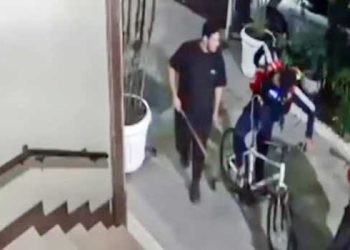 Seguranças que espancaram ciclista até a morte em Copacabana se entregam à polícia