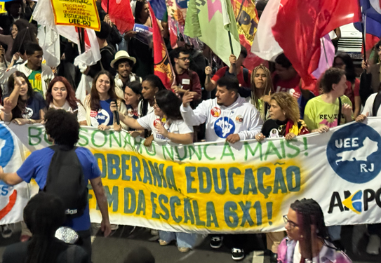 Lindbergh anuncia Política Nacional de Passe Livre Estudantil em ato pelos 89 anos da UNE