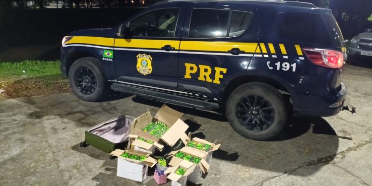 PRF encontra 324 frascos de lança-perfume em bagagem de passageira na BR-040