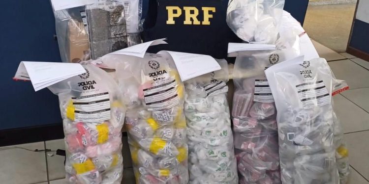 PRF apreende maconha, cocaína, crack e lança-perfume na Dutra