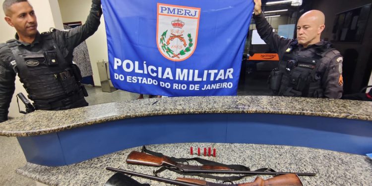 Homem é detido com três espingardas durante abordagem na Rio-Santos