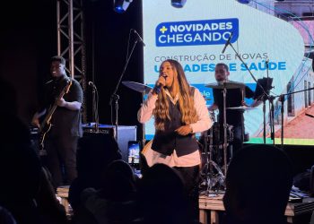 Aviva Ipiabas reúne centenas de fiéis com show de Raquel Olliver