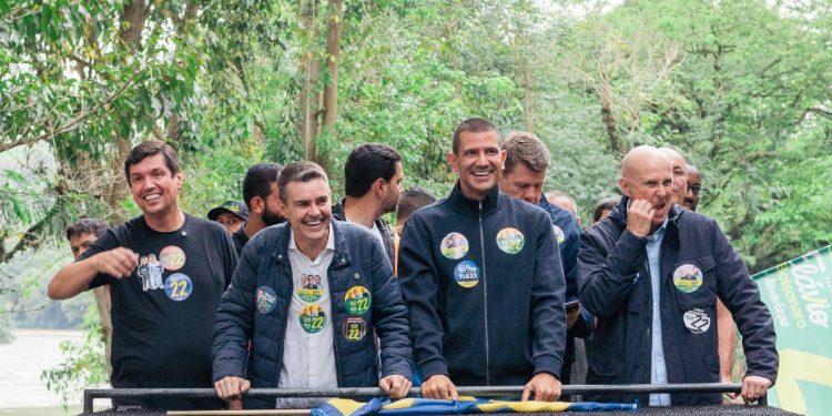 Sandro Ritton acompanha carreata de Douglas Ruas em Resende