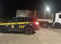Caminhão com chapas de granito é flagrado com quase 14 toneladas de excesso na Dutra