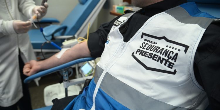 Policiais do Segurança Presente doam sangue para reforçar estoque em Barra Mansa