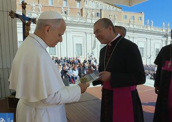 Bispo de Barra do Piraí-Volta Redonda se reúne com Papa Leão XIV no Vaticano