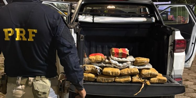Homem é preso com 26 kg de haxixe escondidos em caminhonete na Dutra, em Piraí