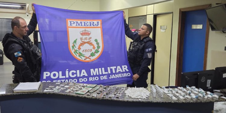 Polícia apreende drogas em imóvel abandonado em Angra dos Reis