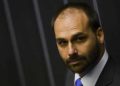 Polícia Federal demite Eduardo Bolsonaro por abandono de cargo