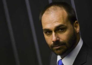 Polícia Federal demite Eduardo Bolsonaro por abandono de cargo