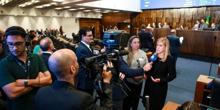 Alerj aprova projeto para combater golpe do falso advogado no Rio