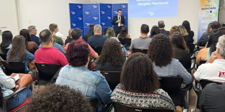 Firjan orienta empresas do Simples Nacional sobre escolha de regime tributário para 2027
