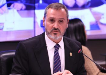 Fachin suspende decisões de Mendonça e Dino sobre diretor da PF