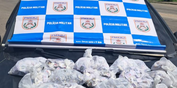 BPRv apreende R$ 28,5 mil em crack e cocaína na RJ-127