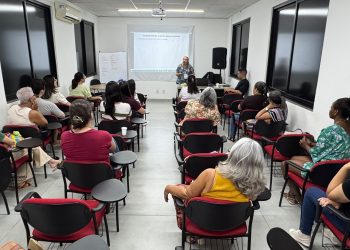 Oficina em Barra Mansa orienta artesãos sobre comportamento e gestão de negócios