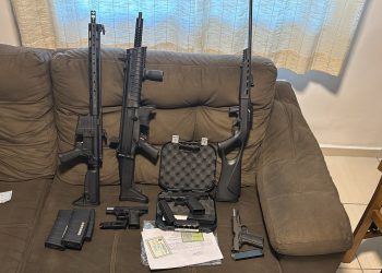 PF cumpre mandados em Volta Redonda e Pinheiral contra fraude em armas de CACs