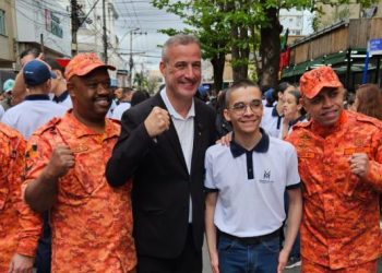 Rodrigo Furtado participa de desfile e encontro solidário em Volta Redonda