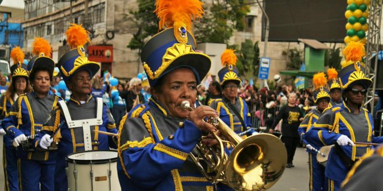 Assistência Social de Volta Redonda reúne crianças e idosos no desfile de 7 de Setembro
